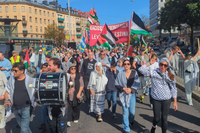 Stockholm'de yüzlerce kişi Filistin'e destek için İsrail Büyükelçiliğine yürüdü