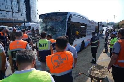 Küçükçekmece'de metrobüs kazası