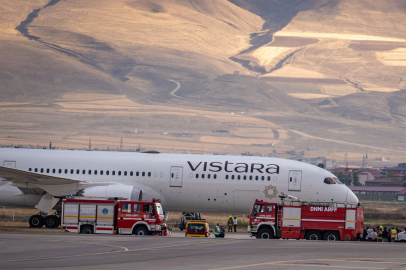 Hindistan'dan Almanya'ya giderken Erzurum'a zorunlu iniş yapan yolcu uçağının bekleyişi sürüyor