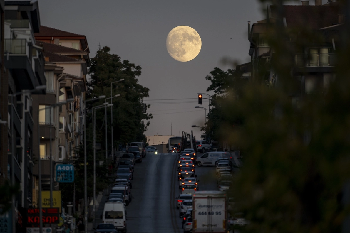 Ankara'da ''şişkin ay''