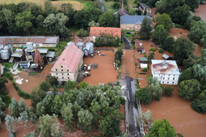 AVRUPA'DA SEL ALARMI:  Binlerce kişi tahliye edildi