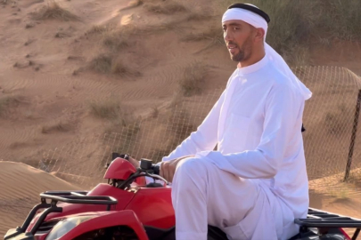 "Dünyanın en uzun adamı" Sultan, Dubai'de ATV ile çöl safarisi yaptı