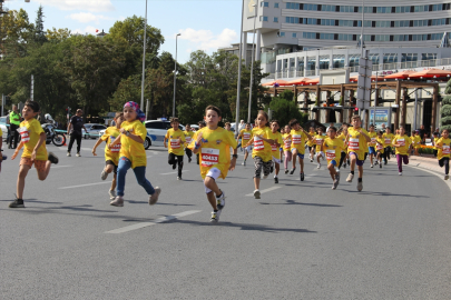 Uluslararası Kayseri Yarı Maratonu öncesi çocuklar yarıştı