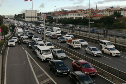 İstanbul'da haftanın ilk iş gününde trafik yoğunluğu yaşanıyor