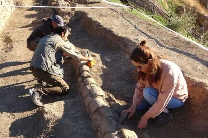 Bitlis Kalesi'ndeki kazılarda çeşitli objeler bulundu