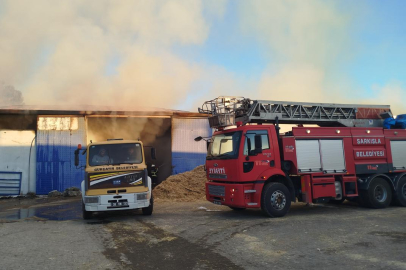 20 bin balya saman ve iş makinesi yandı