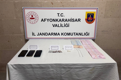 Afyonkarahisar'da uyuşturucu operasyonunda 3 zanlı yakalandı