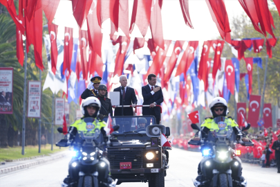 Cumhuriyet'in 101. yılı dolayısıyla Vatan Caddesi'nde tören düzenlendi