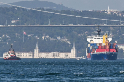 İstanbul'da gemi trafiği durduruldu