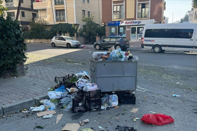 Kartal'da işçilerin grevi nedeniyle çöp yığınları oluştu