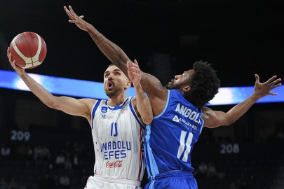 Anadolu Efes, sahasında Türk Telekom'u 86-81 yendi