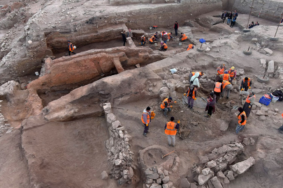 'Höyük kazısında 4 bin 400 yıllık silindir mühür bulundu'