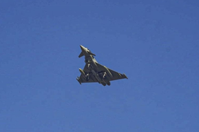 Eurofighter Typhoon savaş uçağı Mürted Hava Üssü'ne indi