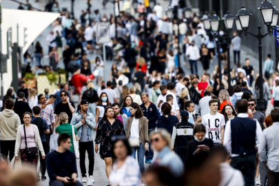 2024'ün kelimesi 'kalabalık yalnızlık' seçildi