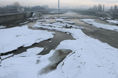 Doğu buz kesti