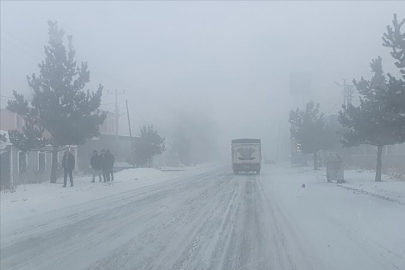 Bazı şehirlerde kar ve sis etkili oldu