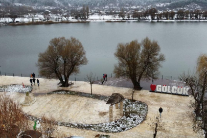 İzmir'in turizm merkezleri Bozdağ ve Gölcük beyaza büründü