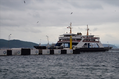 Çanakkale'de fırtına nedeniyle bazı feribot seferleri iptal edildi