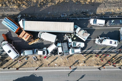 Trafik kazaları bir yılda 2 bin 713 can aldı