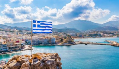 Atina’da Silahlı Saldırı Paniği: 5 Yaralı, 89 Yaşındaki Şüpheli Aranıyor