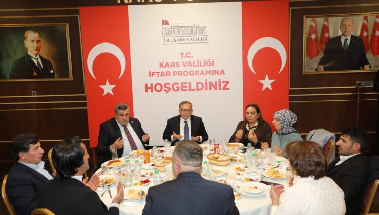  Vali Ziya Polat Muhtarlar ve Protokolle İftar Programında Buluştu