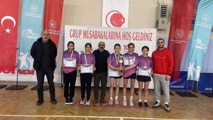 Kars Mihralibey Ortaokulu Yıldız Kızlar Türkiye finallerine katılma hakkı kazandı