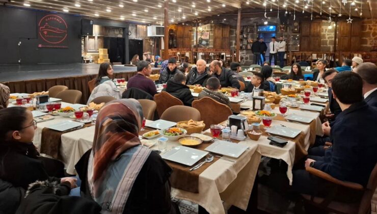 Arpaçay Kaymakamı Akköz, Çocuklarla İftar Sofrasında Buluştu