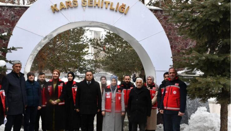 Kars’ta Şehit kabirleri ziyaret edilerek dualar edildi
