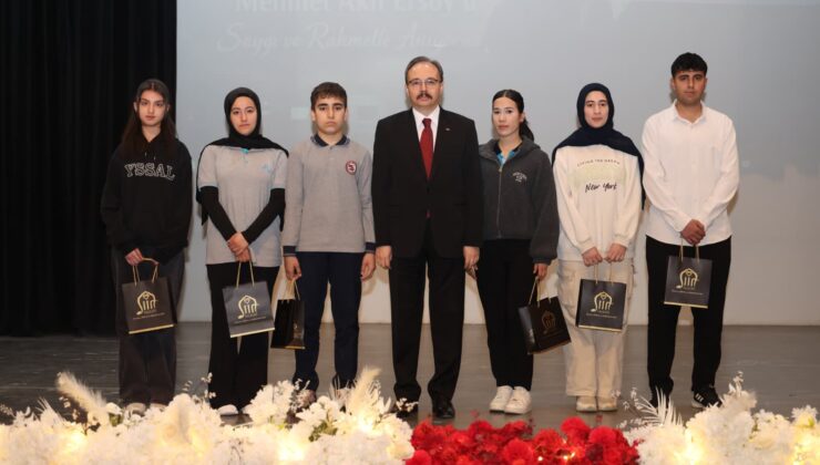 Siirt’te İstiklal Marşı’nın Kabulü ve Mehmet Akif Ersoy’u Anma Günü Törenlerle Kutlandı