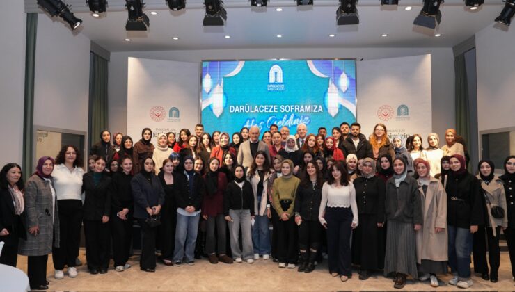 Darülaceze’de Anlamlı İftar: Binali Yıldırım ve Eşi Ev Sahipliği Yaptı