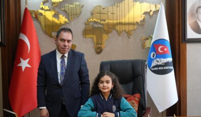 Kars’ta Belediye Başkanlığı Koltuğu Çocuklara Emanet Edildi