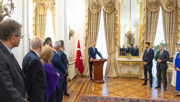 Bakan Fidan Londra’da Türk İş İnsanlarıyla Buluştu