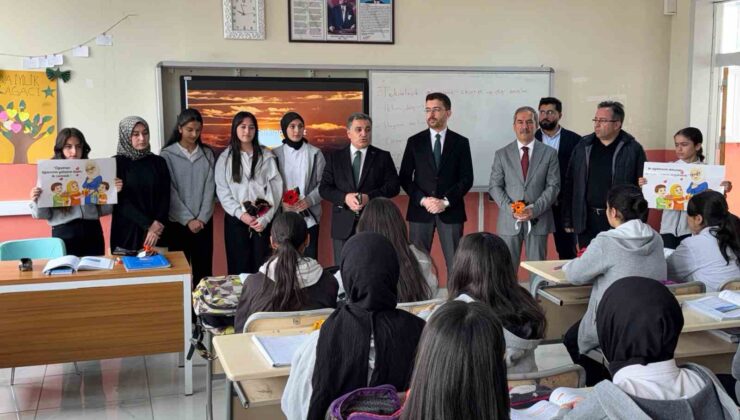 Çaldıran Müftülüğünden öğretmenlere “Geçmiş Olsun” çiçeği