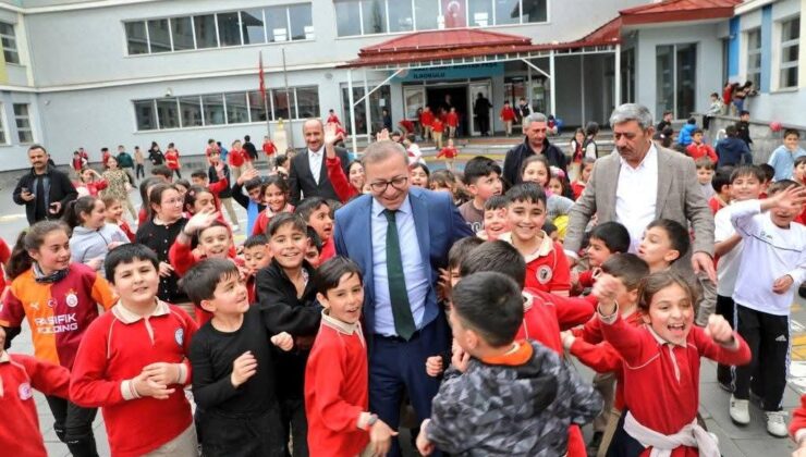 Kars Valisi Ziya Polat’tan Okul Ziyareti: Öğrencilerle Sıcak Buluşma
