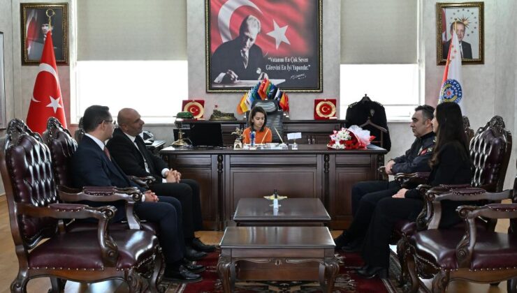 Kars’ta 23 Nisan Coşkusu: Minik Kardelen Makamı Devraldı