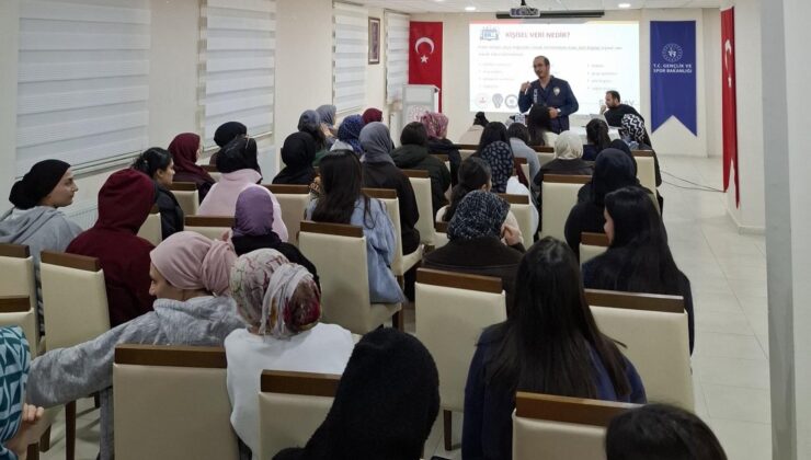 Kars’ta Öğrencilere Siber Güvenlik Eğitimi Verildi