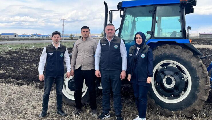 Kars’ta Ekim Sezonu Başladı: Başkan Özcan Müçük Tarlada Çiftçilerle Buluştu