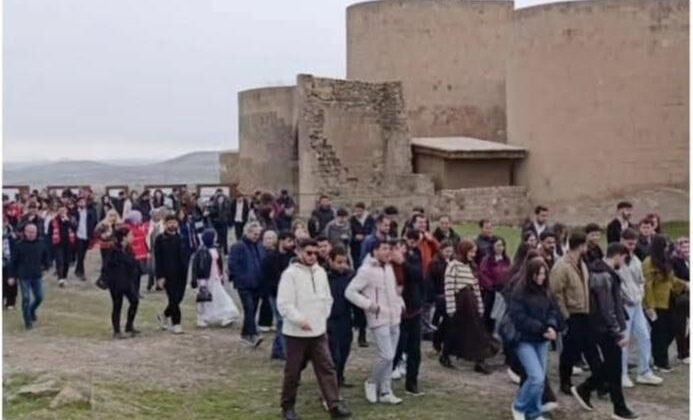 Ani’de Tarih ve Doğa İç İçe: Turizm Haftası Yürüyüşle Taçlandı