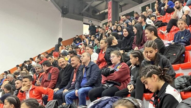 Vali Ziya Polat, U15 Güreş Türkiye Şampiyonası’nda Sporcuların Heyecanına Ortak Oldu