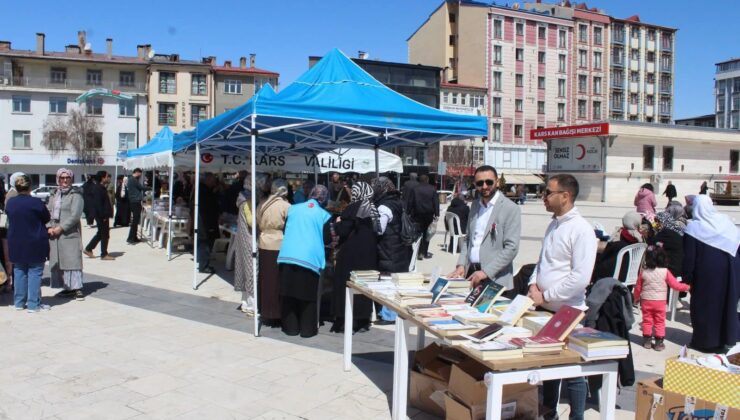 Kars’ta “İki İnsan Bir Hayat” Projesi kapsamında hayır çarşısı yoğun ilgi gördü
