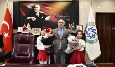 Kafkas Üniversitesi’nde 23 Nisan Geleneği: Rektörlük Koltuğu Çocuklara Emanet