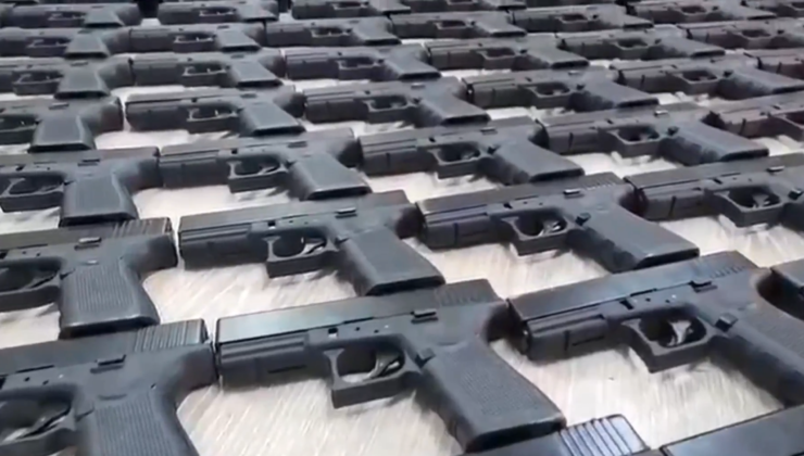 İstanbul ve Adana’da Dev Silah Operasyonu: Bin 107 Ruhsatsız Tabanca Ele Geçirildi