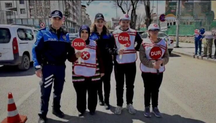 Kars’ta Özel Gereksinimli Öğrencilerden Polise Anlamlı Hediye