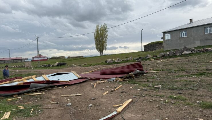 Kars’ta Şiddetli Rüzgar Çatıları Uçurdu