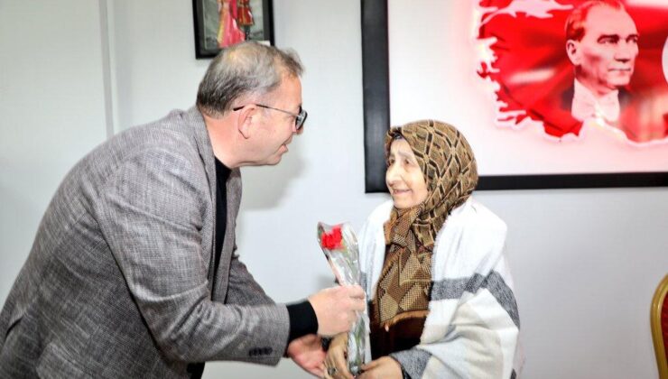 Kars Valisi Ziya Polat ve Eşi Pınar Filiz Polat, Anneler Günü’nü Kutladı