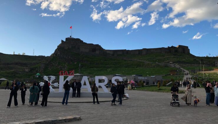 Bayramın Son Günlerinde Kars’ta Hareketli Saatler: Şehir Turizminin Tadını Çıkardılar