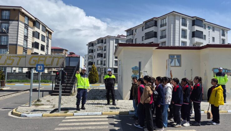 Kars’ta öğrencilere yönelik anlamlı bir eğitim gerçekleştirildi