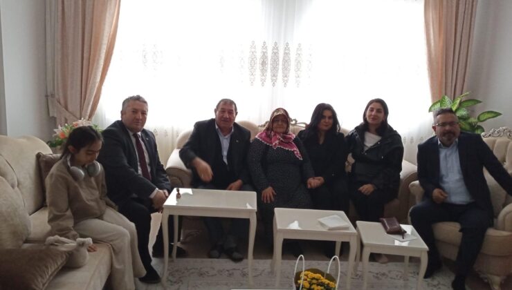 İYİ Parti Kars İl Başkanlığı’ndan Şehit Anneleri ve Eşlerine Anneler Günü Ziyareti