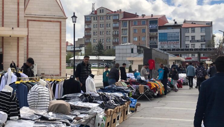Kars’ta Bayram Alışverişi Coşkusu: Caddeler Renklendi, Esnafın Yüzü Güldü