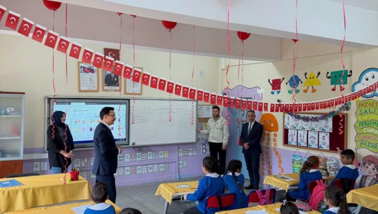 Kaymakam Demirtaş’tan Okul Ziyaretinde Öğretmen ve Öğrencilerle Buluştu